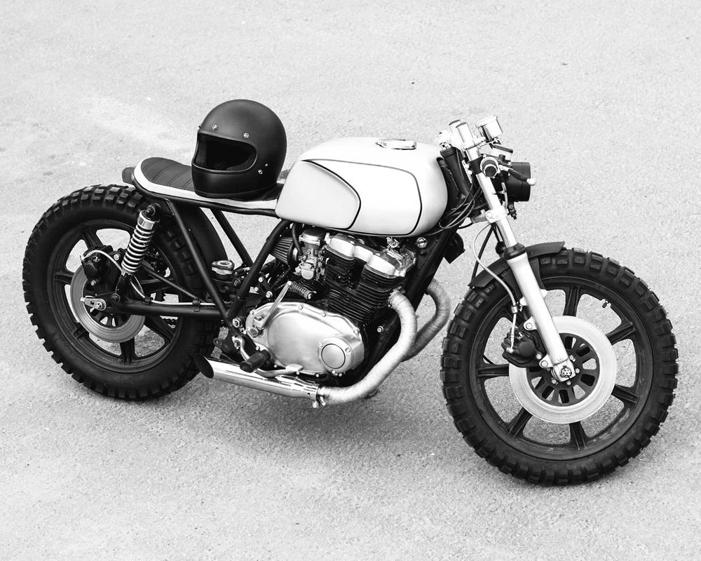 vintage-rebuilt-motorcycle-motorbike-caferacer-PFUCASV-resize.jpg